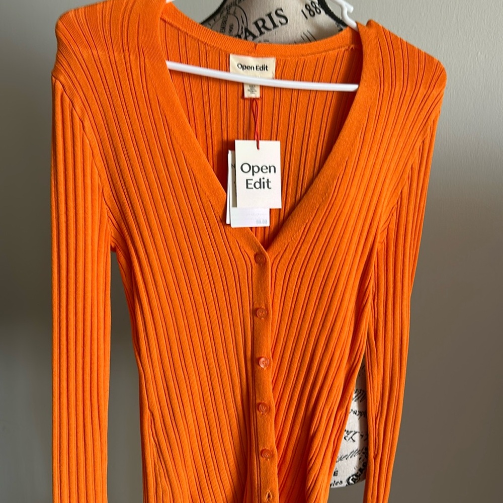 Vibrant pretty sweater